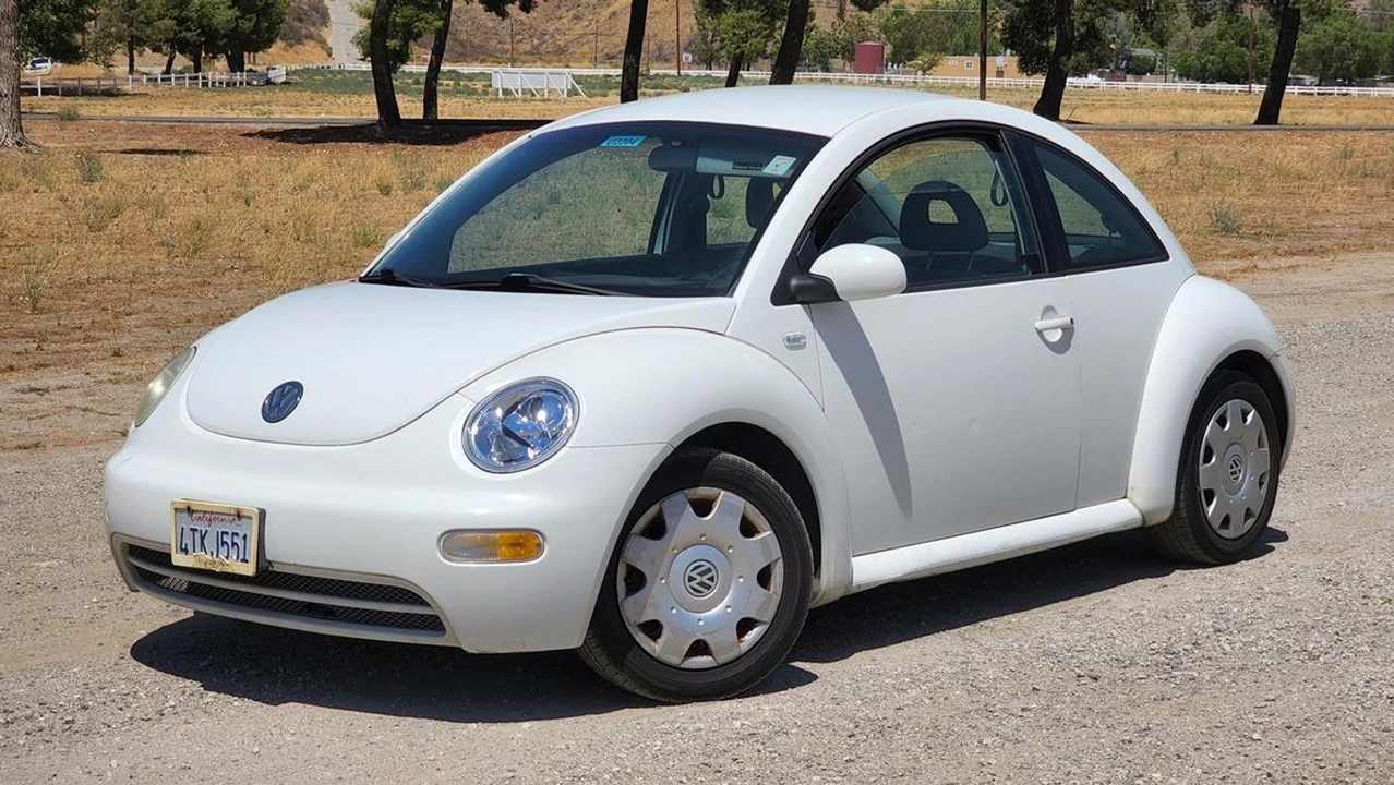 2001 Volkswagen New Beetle - Image 2 of 12
