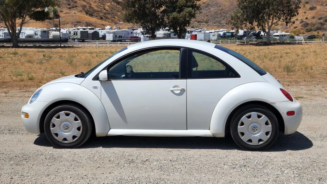 2001 Volkswagen New Beetle - Image 11 of 12
