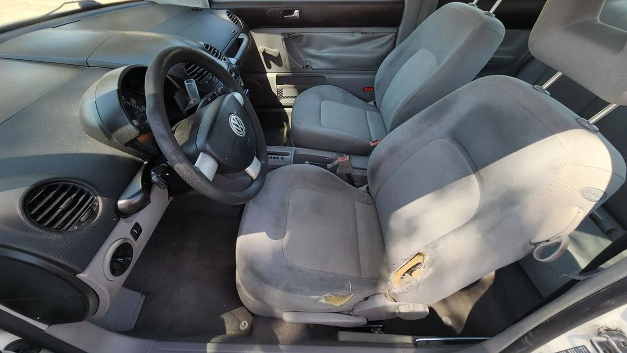2001 Volkswagen New Beetle - Image 9 of 12