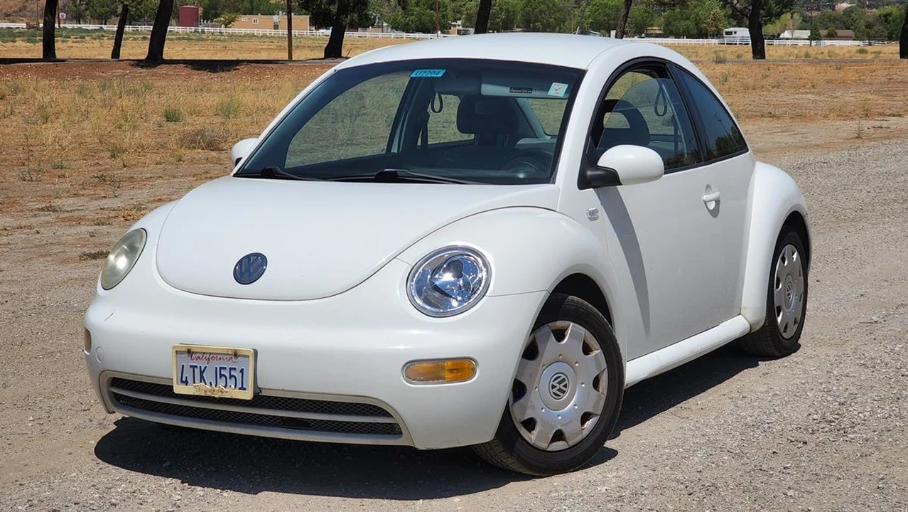 2001 Volkswagen New Beetle - Image 5 of 12