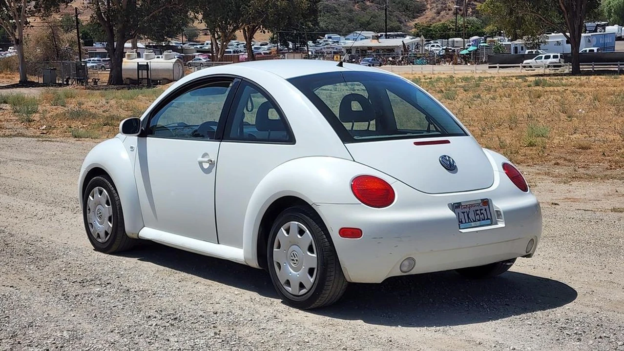 2001 Volkswagen New Beetle - Image 6 of 12