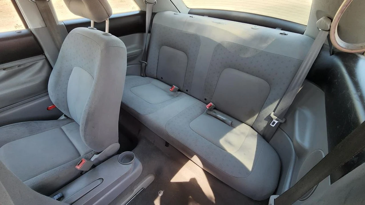 2001 Volkswagen New Beetle - Image 16 of 18