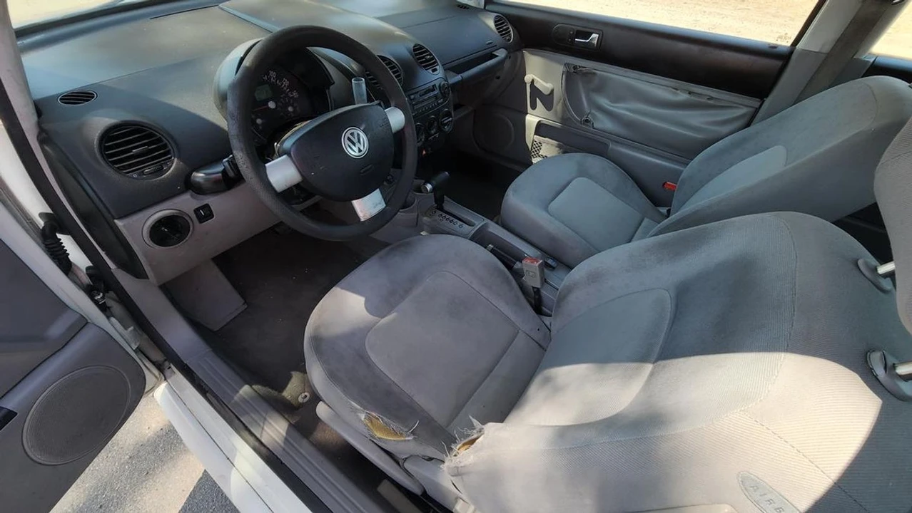 2001 Volkswagen New Beetle - Image 8 of 18