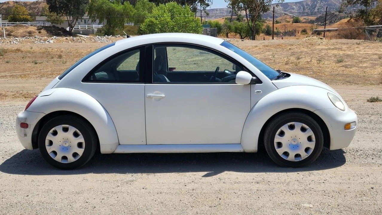 2001 Volkswagen New Beetle - Image 12 of 18