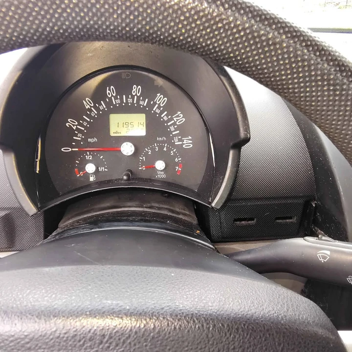 2001 Volkswagen New Beetle - Image 6 of 10