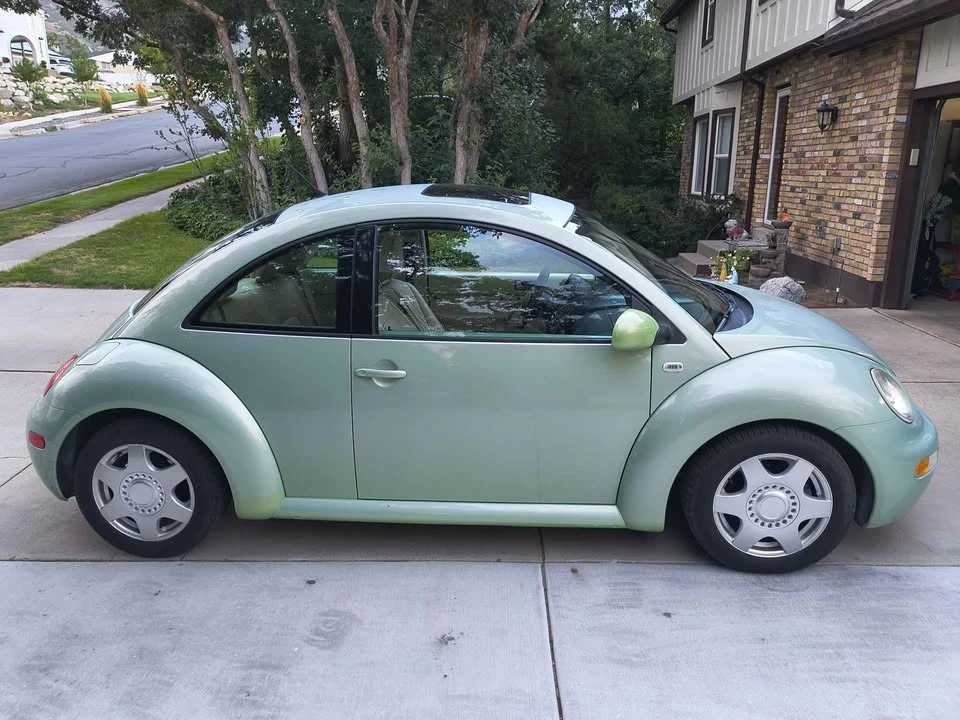 2001 Volkswagen New Beetle - Image 2 of 16