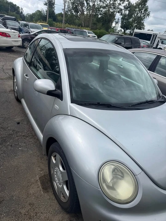 2001 Volkswagen New Beetle - Image 3 of 5