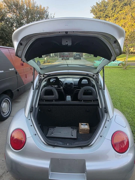 2001 Volkswagen New Beetle - Image 9 of 12