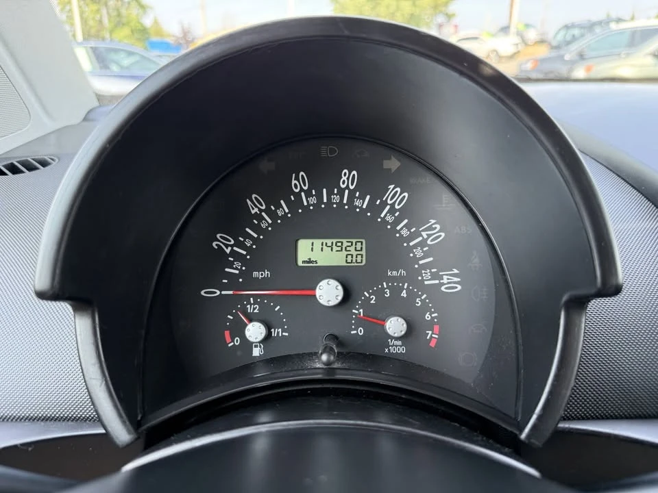 2001 Volkswagen New Beetle - Image 9 of 10