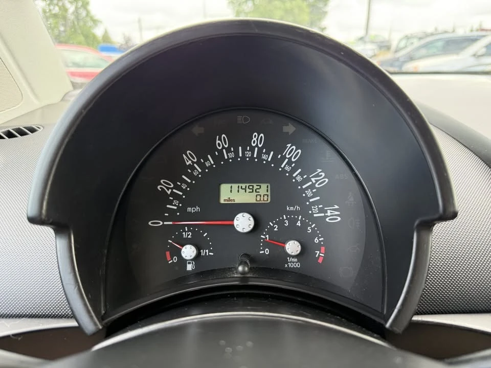 2001 Volkswagen New Beetle - Image 10 of 11