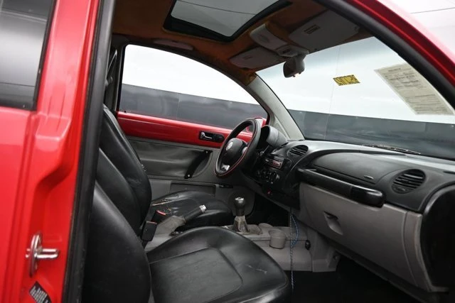 2001 Volkswagen New Beetle - Image 8 of 20