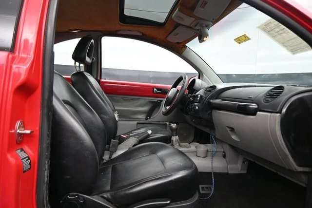 2001 Volkswagen New Beetle - Image 9 of 20