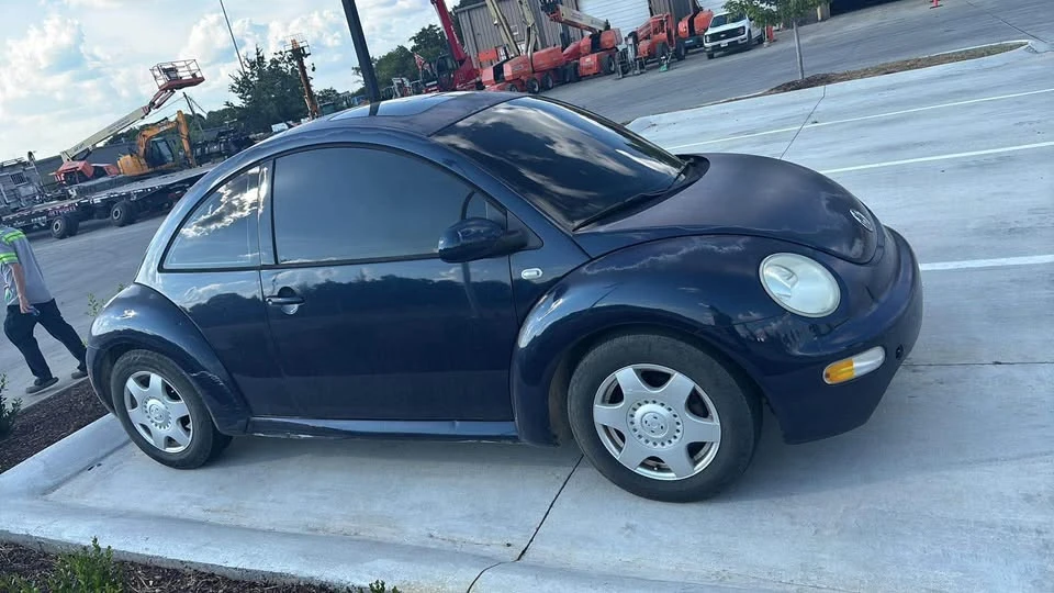 2001 Volkswagen New Beetle - Image 2 of 6