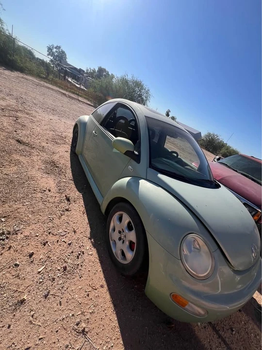 2001 Volkswagen New Beetle - Image 2 of 14