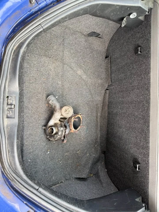 2001 Volkswagen New Beetle - Image 8 of 9