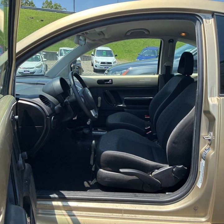 2001 Volkswagen New Beetle - Image 9 of 14