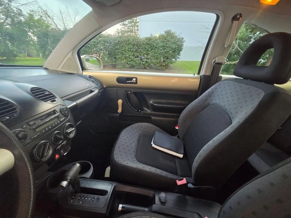 2001 Volkswagen New Beetle - Image 10 of 19