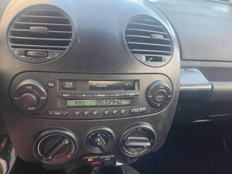 2001 Volkswagen New Beetle - Image 16 of 19