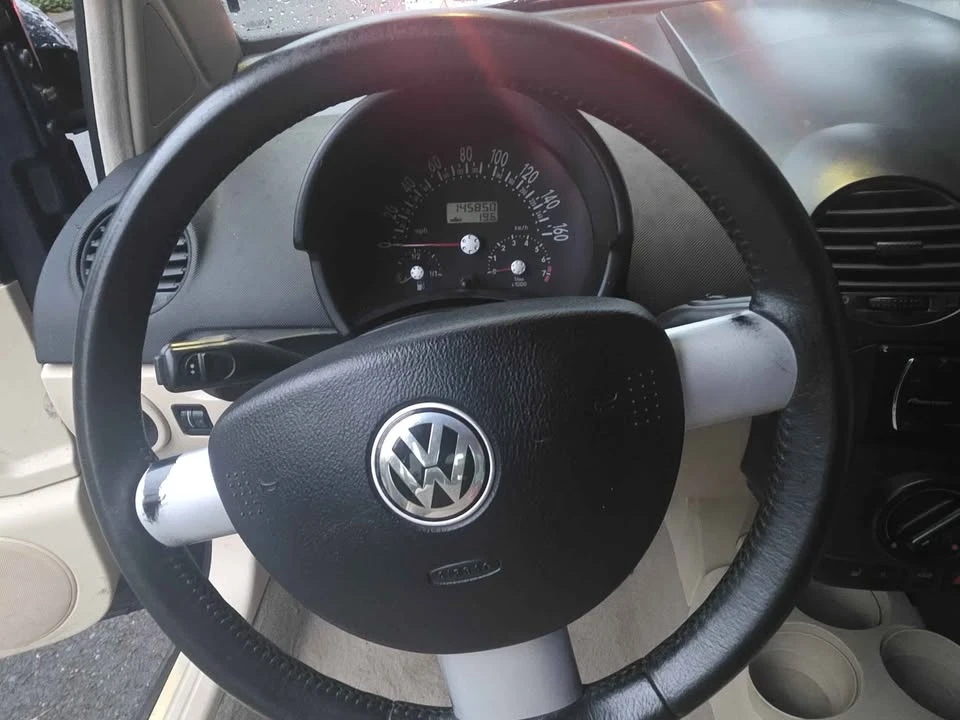 2001 Volkswagen New Beetle - Image 9 of 10