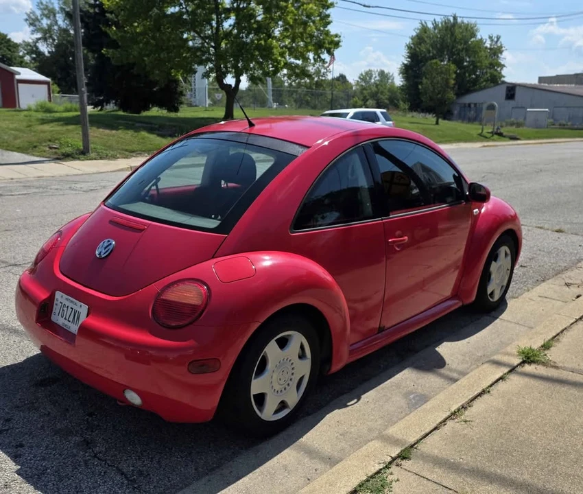 2001 Volkswagen New Beetle - Image 5 of 12