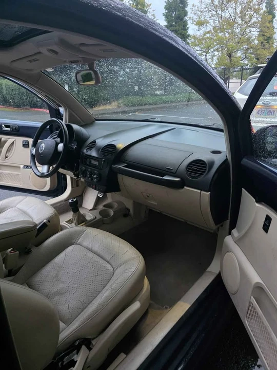 2001 Volkswagen New Beetle - Image 6 of 12