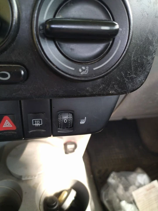 2001 Volkswagen New Beetle - Image 17 of 19