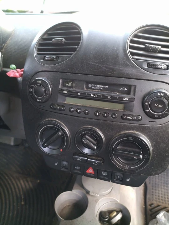 2001 Volkswagen New Beetle - Image 15 of 19