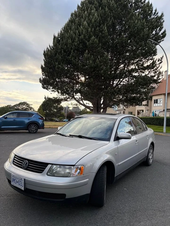 2001 Volkswagen Passat - Image 2 of 9