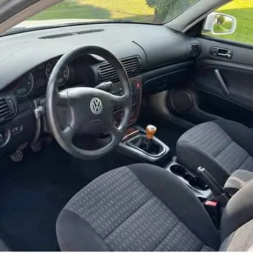 2001 Volkswagen Passat GLS Sedan 4D