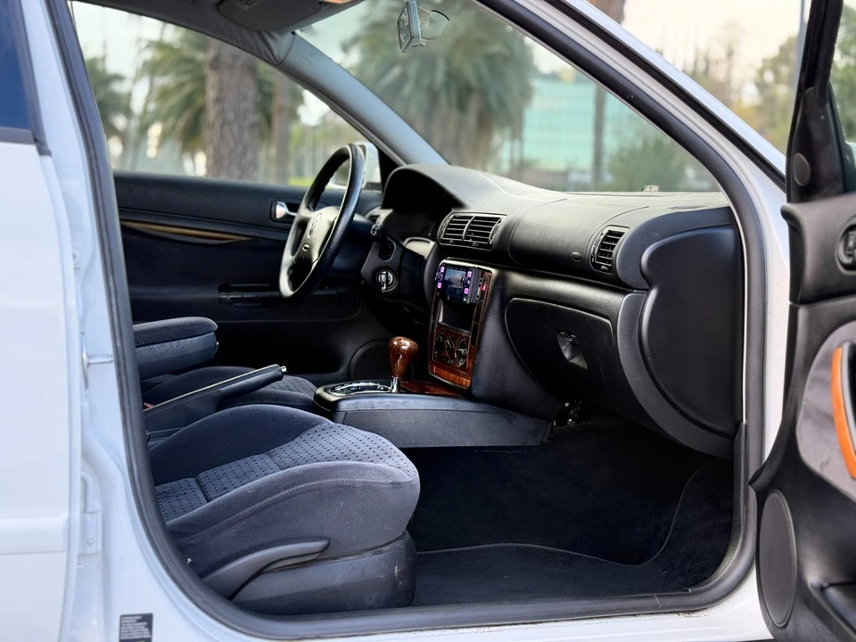 2001 Volkswagen Passat - Image 10 of 18