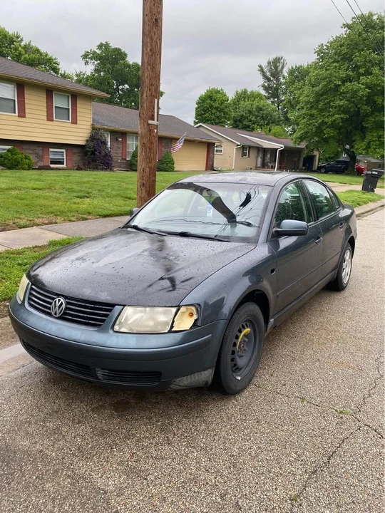 2001 Volkswagen Passat - Image 2 of 9