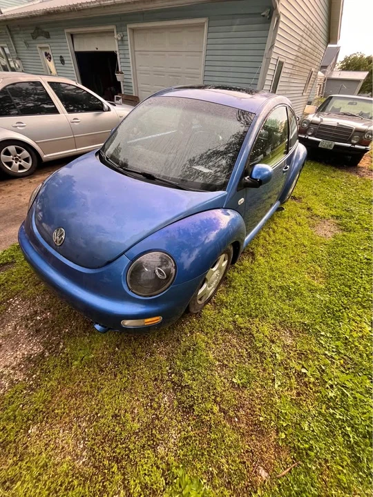 2001 Volkswagen Beetle (1980-2003) - Image 2 of 8
