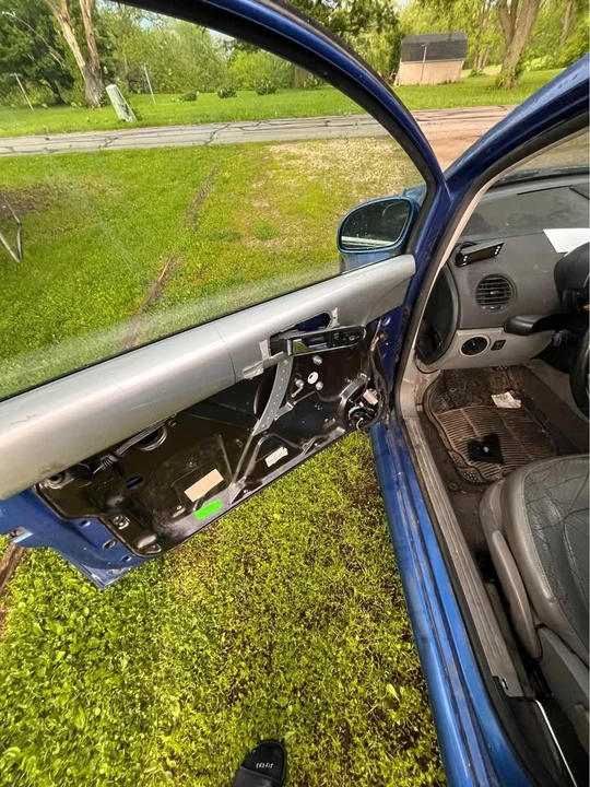 2001 Volkswagen Beetle (1980-2003) - Image 7 of 8