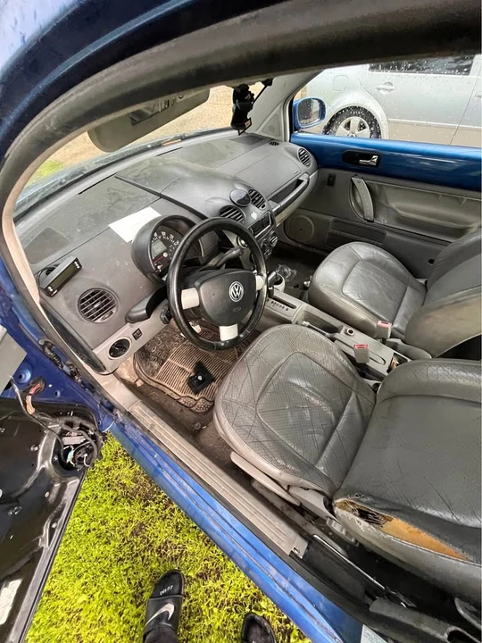 2001 Volkswagen Beetle (1980-2003) - Image 8 of 8