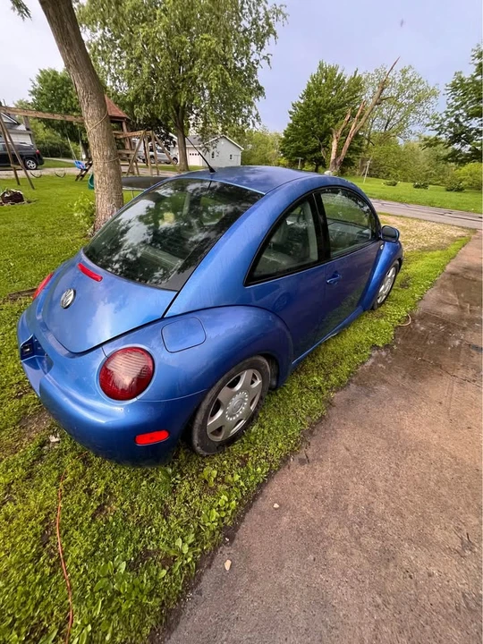 2001 Volkswagen Beetle (1980-2003) - Image 5 of 8
