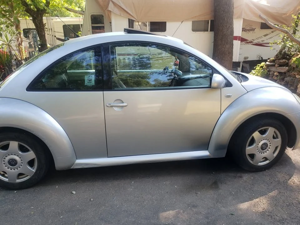 2001 Volkswagen New Beetle - Image 2 of 11