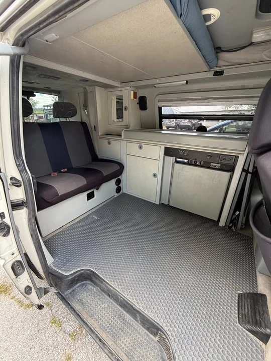 2001 Volkswagen EuroVan - Image 10 of 20