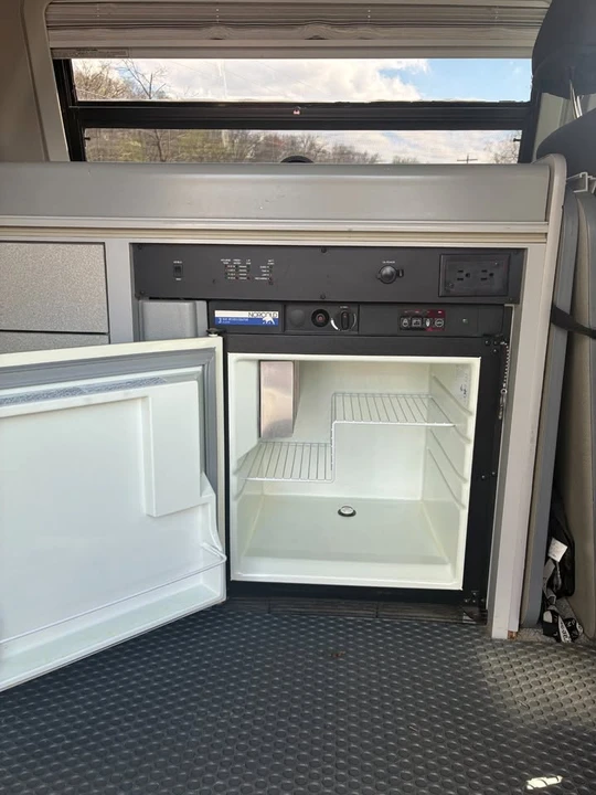 2001 Volkswagen EuroVan - Image 19 of 20