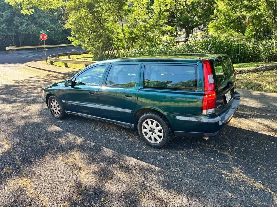 2001 Volvo V70 2nd Gen - Image 2 of 13