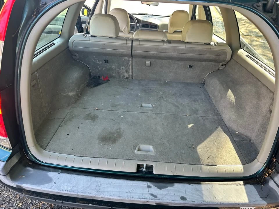 2001 Volvo V70 2nd Gen - Image 13 of 13