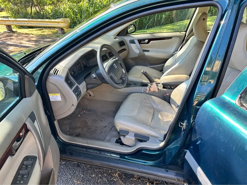 2001 Volvo V70 2nd Gen - Image 9 of 13