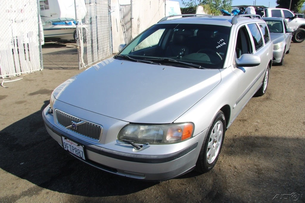 2001 Volvo V70 2nd Gen - Image 2 of 21