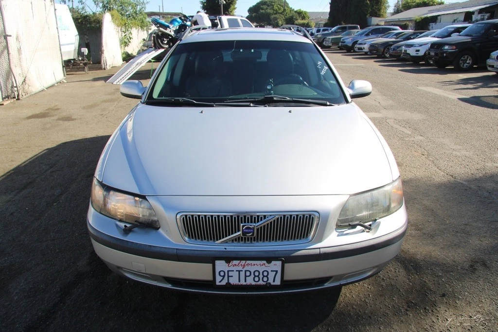 2001 Volvo V70 2nd Gen - Image 9 of 21