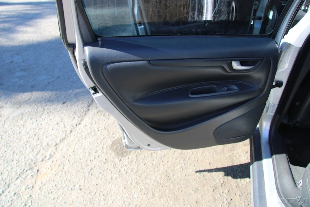 2001 Volvo V70 2nd Gen - Image 17 of 21