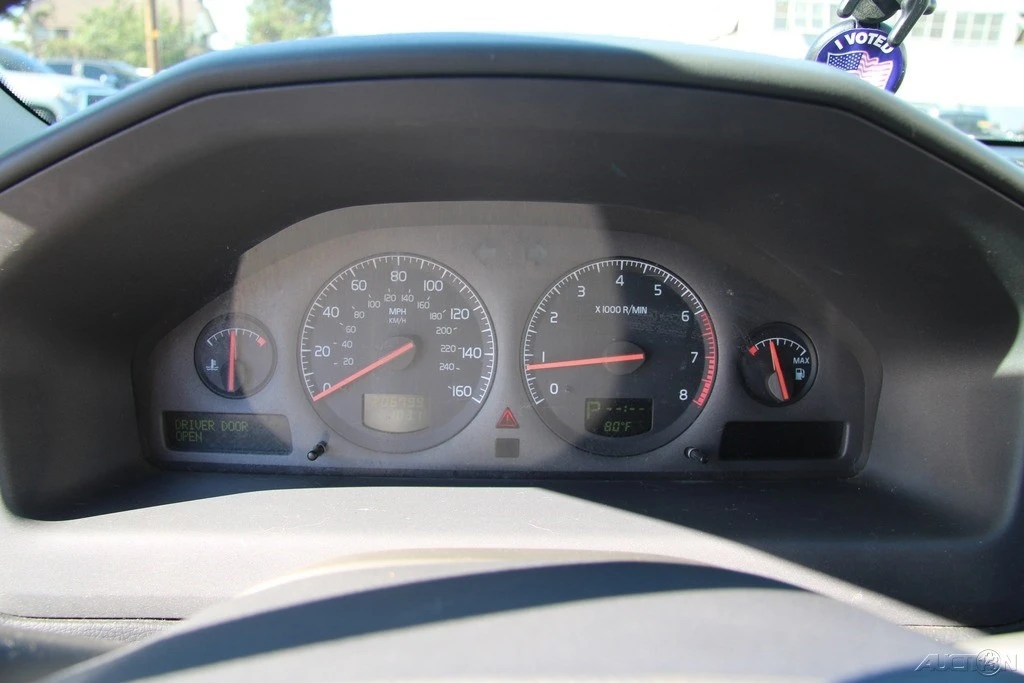 2001 Volvo V70 2nd Gen - Image 13 of 21