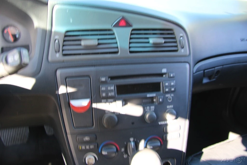 2001 Volvo V70 2nd Gen - Image 15 of 21