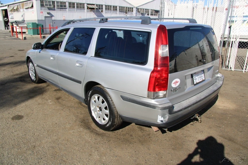 2001 Volvo V70 2nd Gen - Image 4 of 21