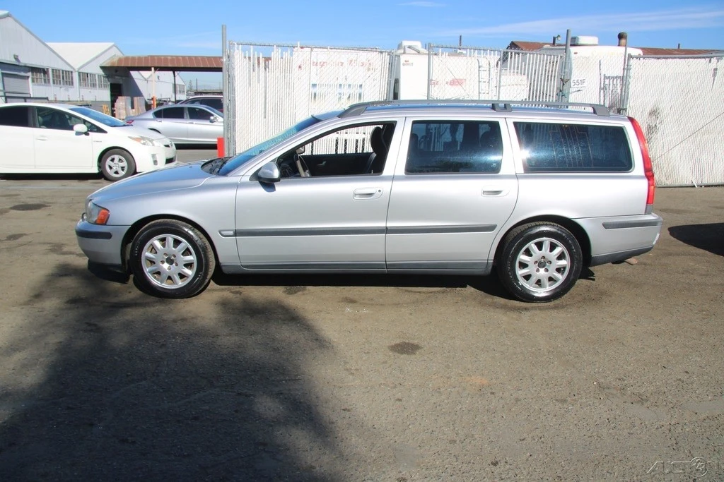 2001 Volvo V70 2nd Gen - Image 3 of 21
