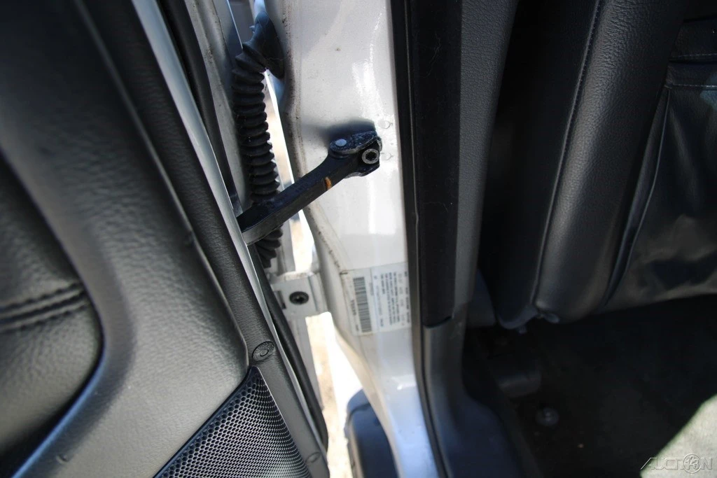 2001 Volvo V70 2nd Gen - Image 18 of 21