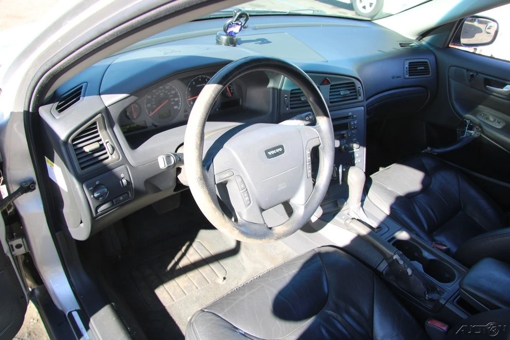2001 Volvo V70 2nd Gen - Image 12 of 21